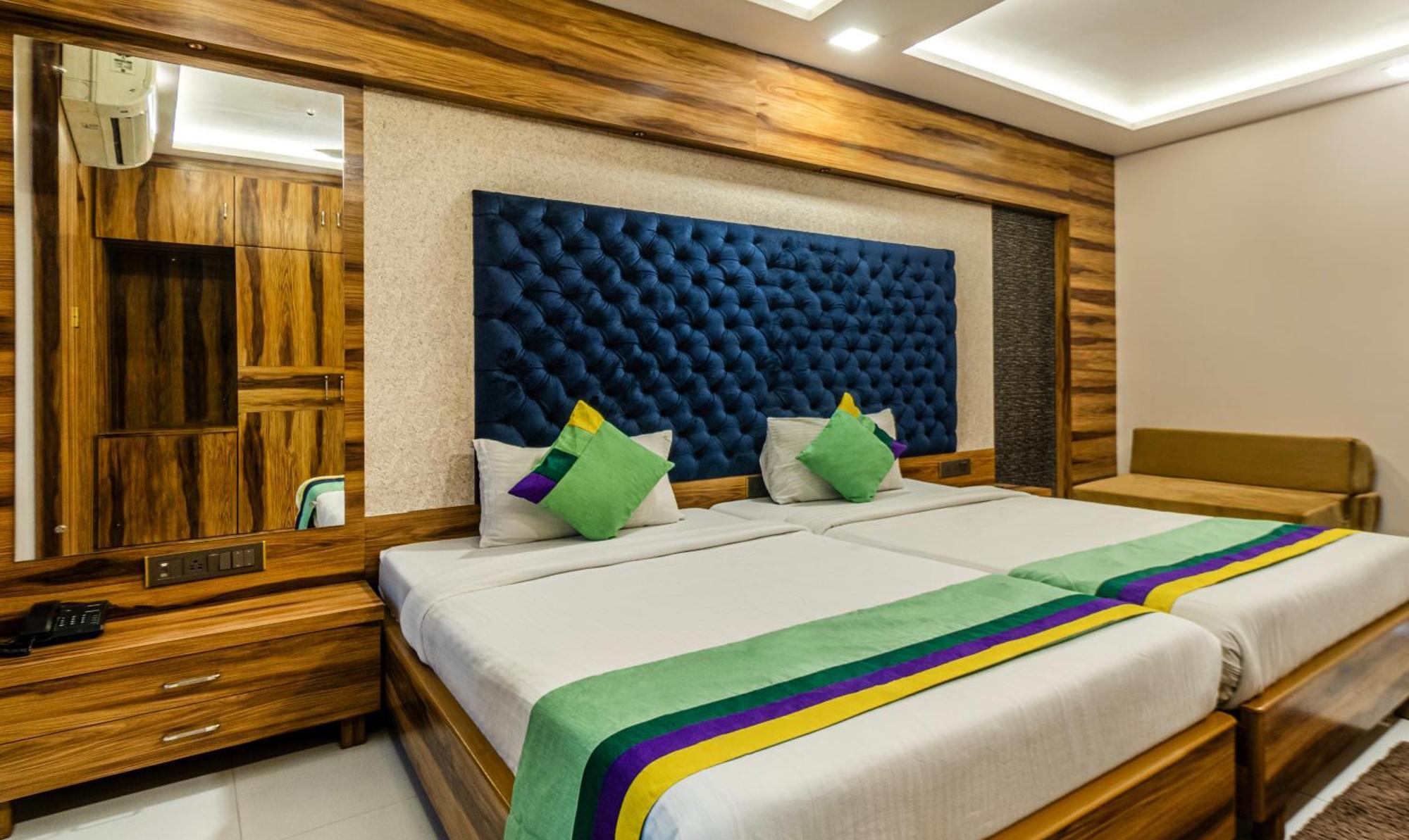 Hotel Orion Crystal Колката Екстериор снимка