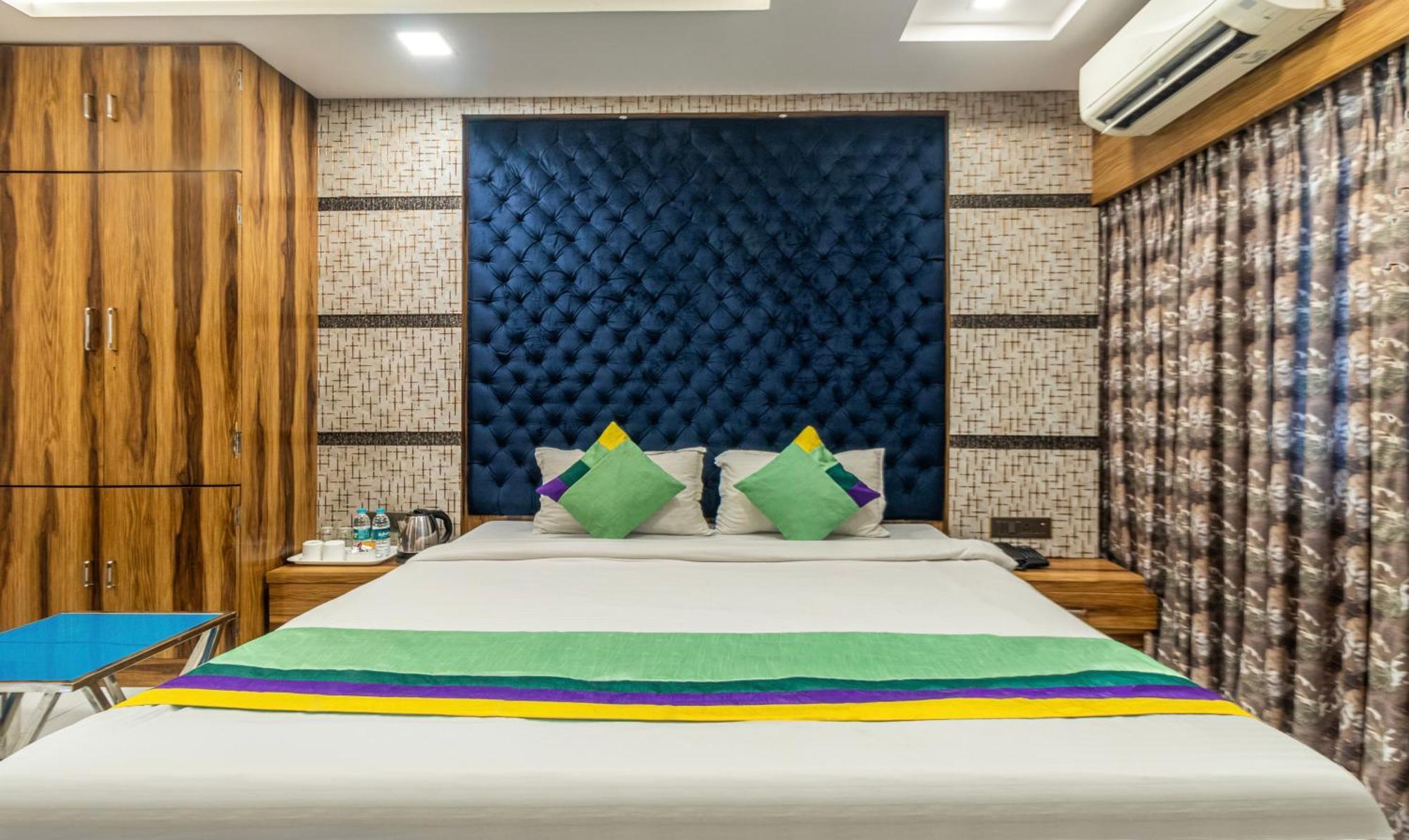 Hotel Orion Crystal Колката Екстериор снимка